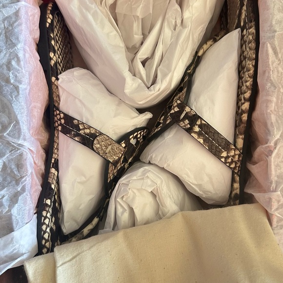 *NEW* Tory Burch Miller Snake Print Leather sandal - Picture 4 of 6